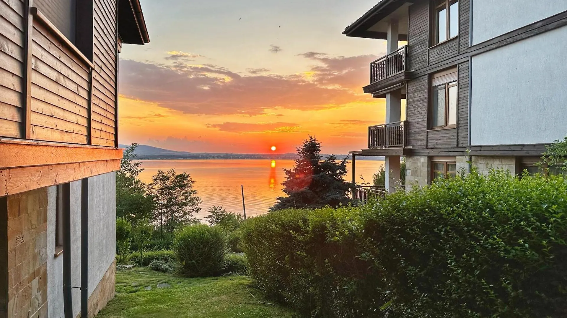 Sm Lovely Apartments On The First Line In Sozopol