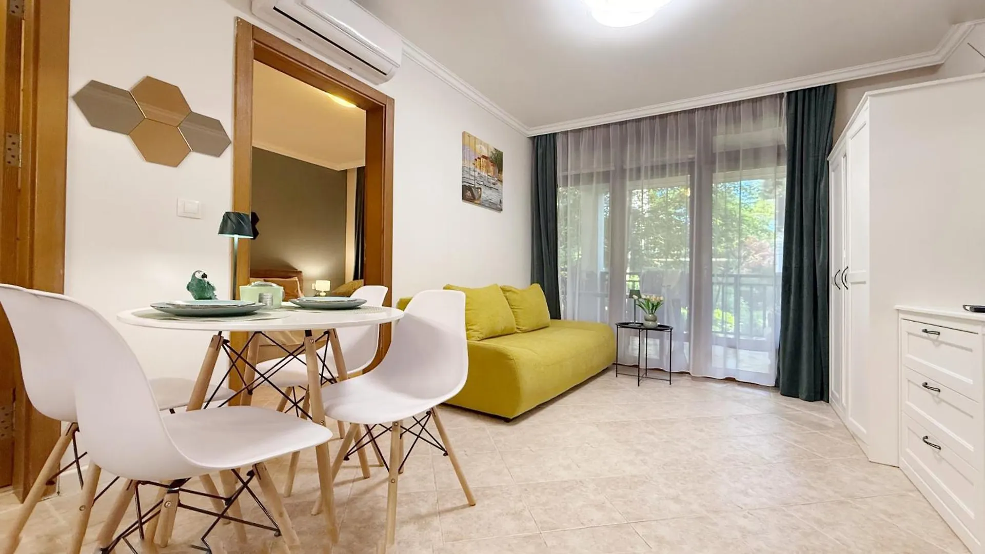 Sm Lovely Apartments On The First Line In Sozopol